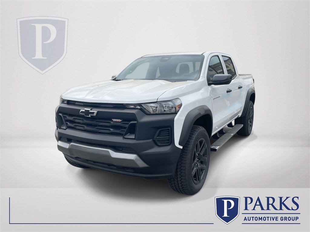 2025 Chevrolet Colorado Trail Boss photo 2