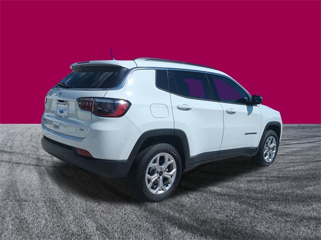2025 Jeep Compass Latitude photo 3