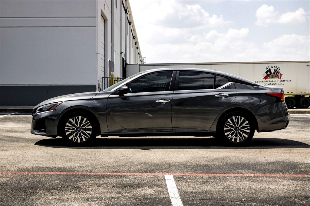 2025 Nissan Altima 2.5 SV photo 8