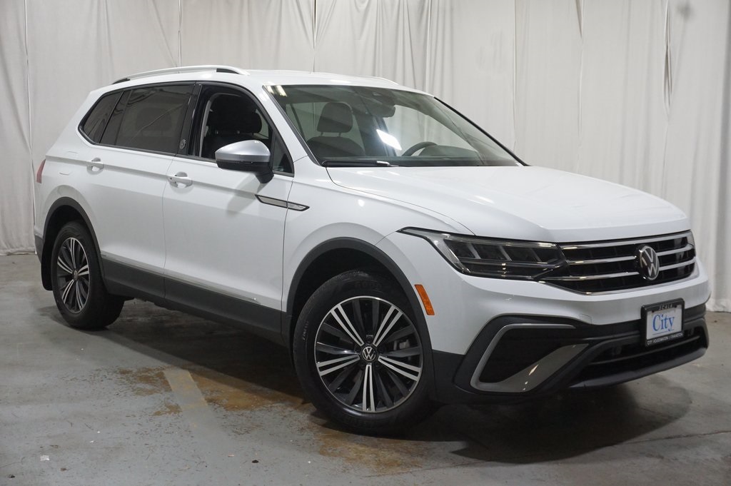 2024 Volkswagen Tiguan Wolfsburg Edition photo 2