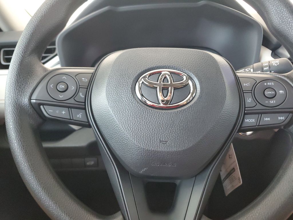 2025 Toyota RAV4 XLE photo 18