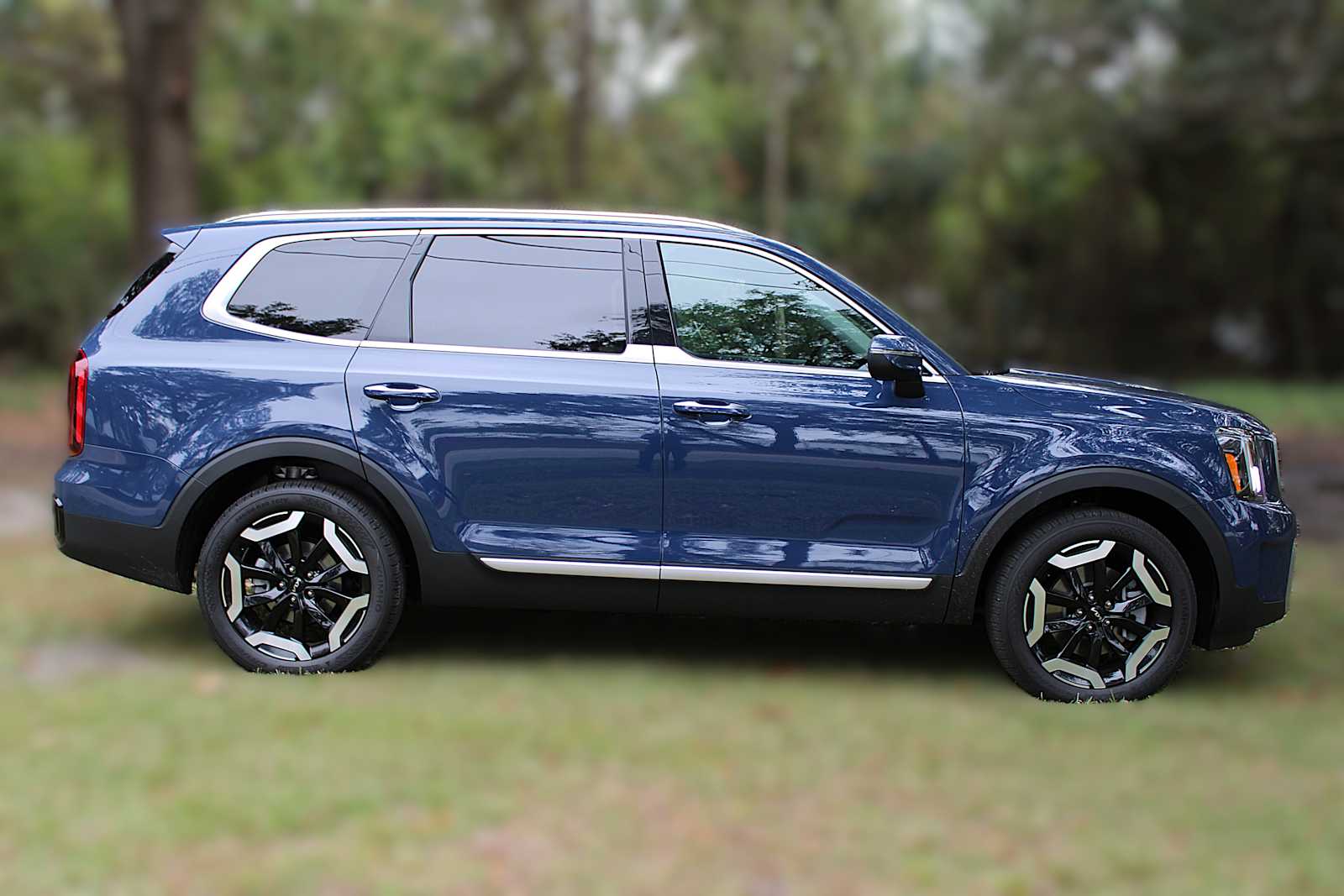 2025 Kia Telluride S photo 3
