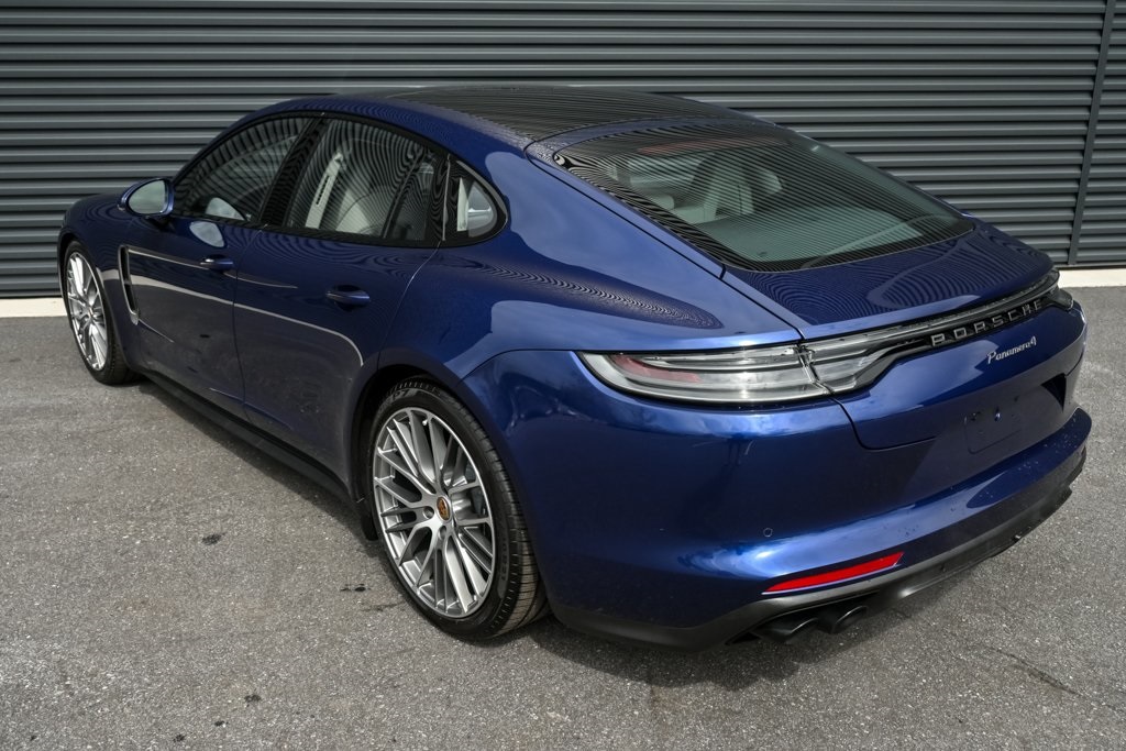 2023 Porsche Panamera 4 Platinum photo 3