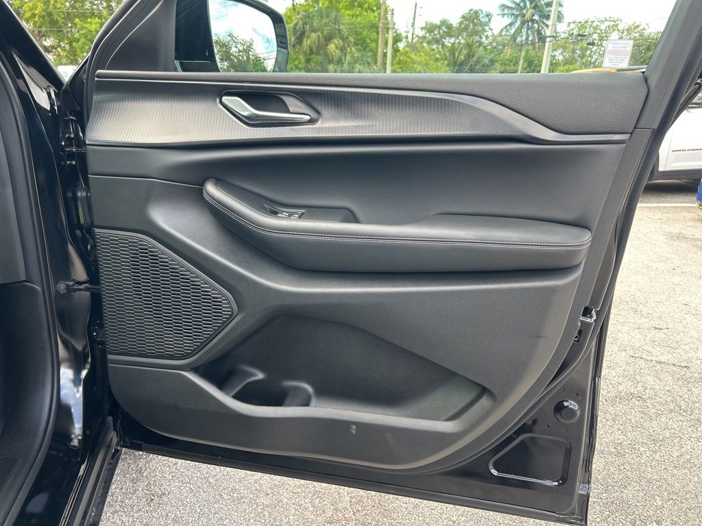 2025 Jeep Grand Cherokee Altitude X photo 23