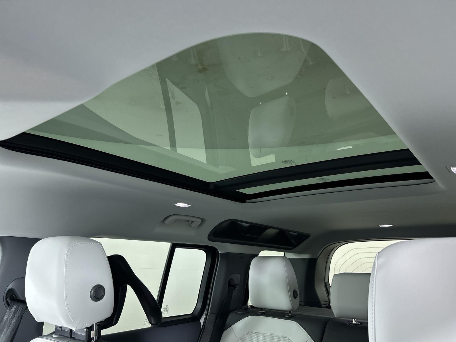 2025 Land Rover Defender 110 S photo 9