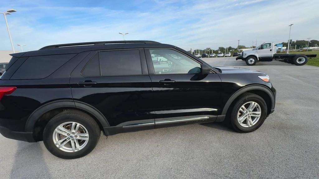 2020 Ford Explorer XLT photo 9