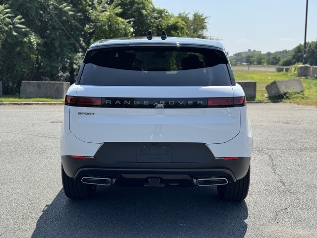 2025 Land Rover Range Rover Sport SE photo 4