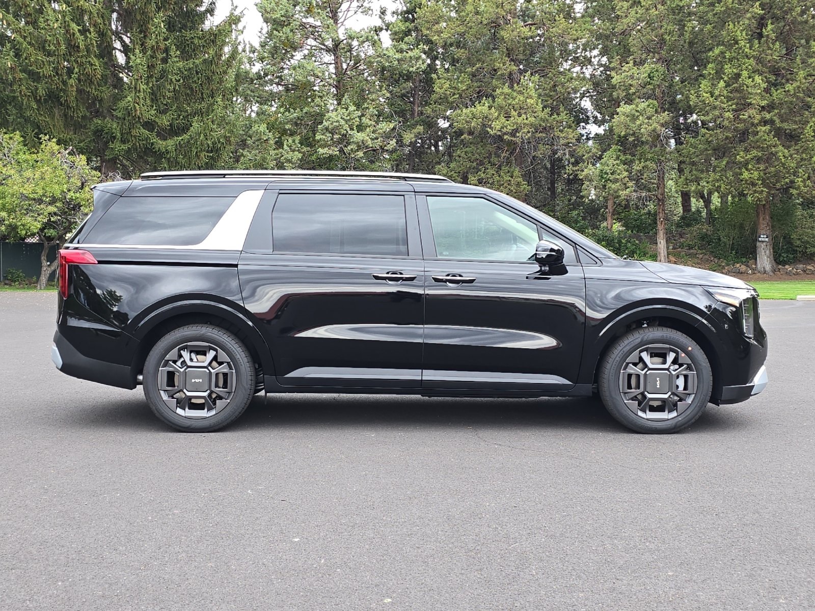 2026 Kia Carnival EX photo 2