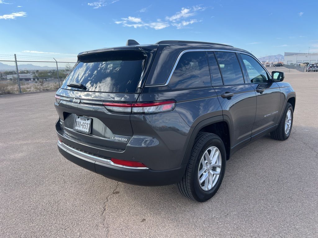 2025 Jeep Grand Cherokee Laredo X photo 2