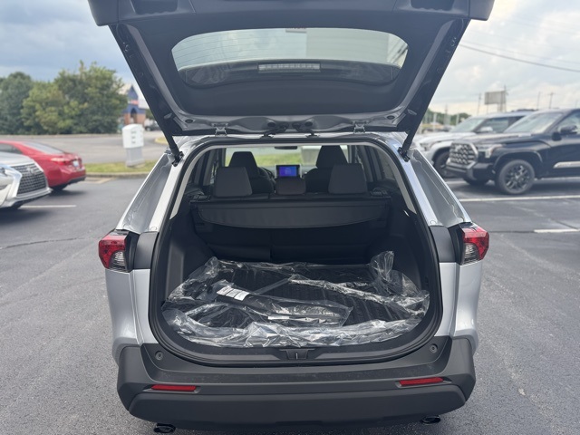 2025 Toyota RAV4 Hybrid XLE photo 9