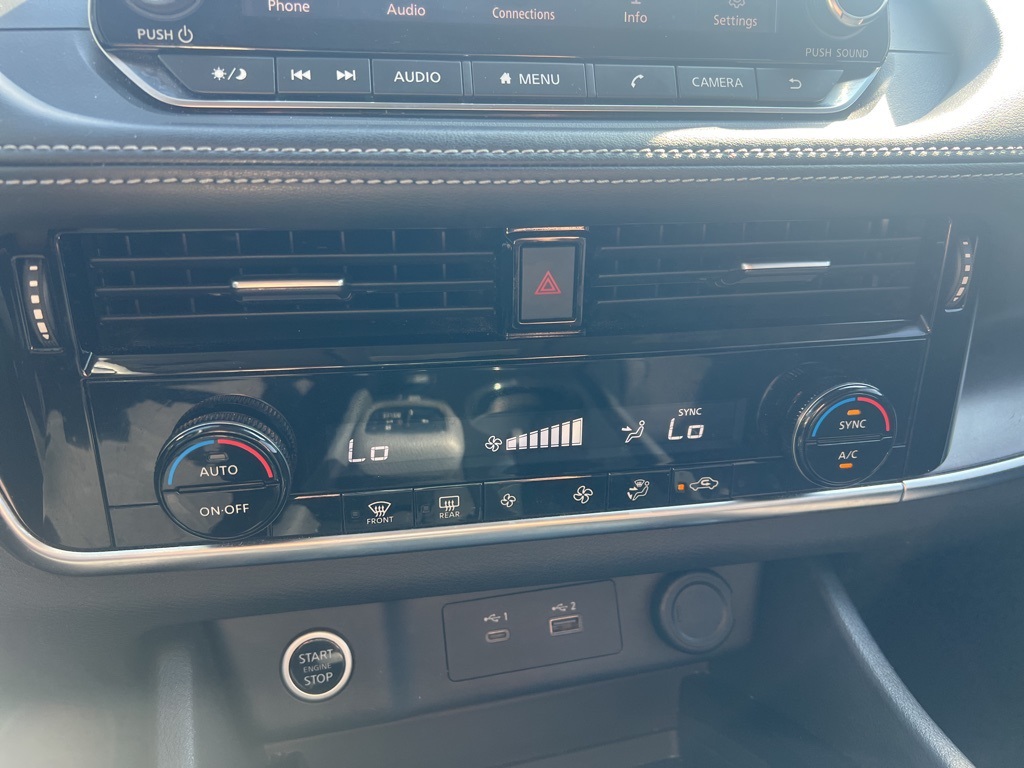 2022 Nissan Rogue SV photo 15