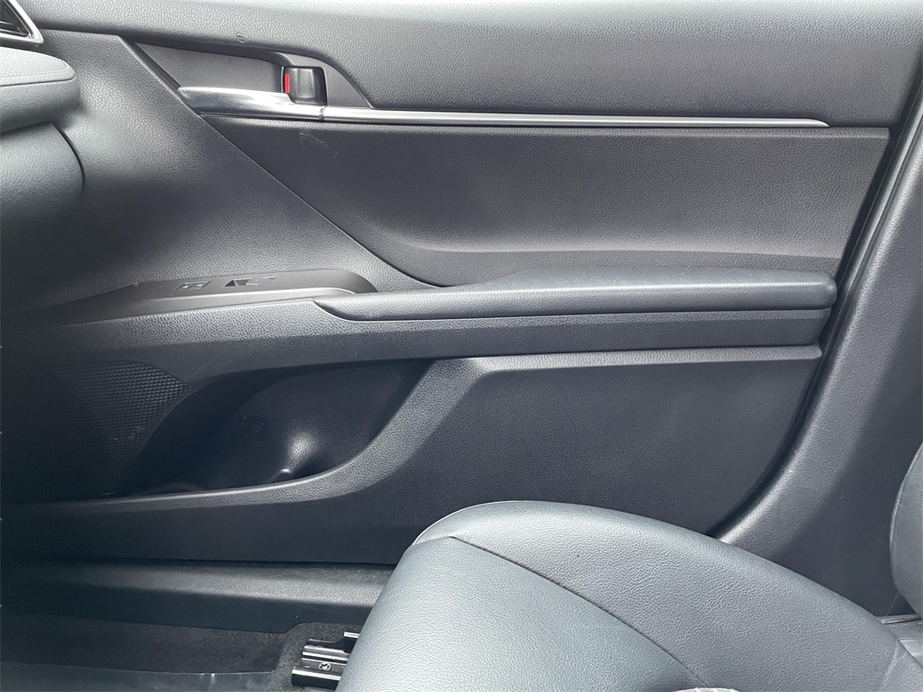 2022 Toyota Camry SE photo 16