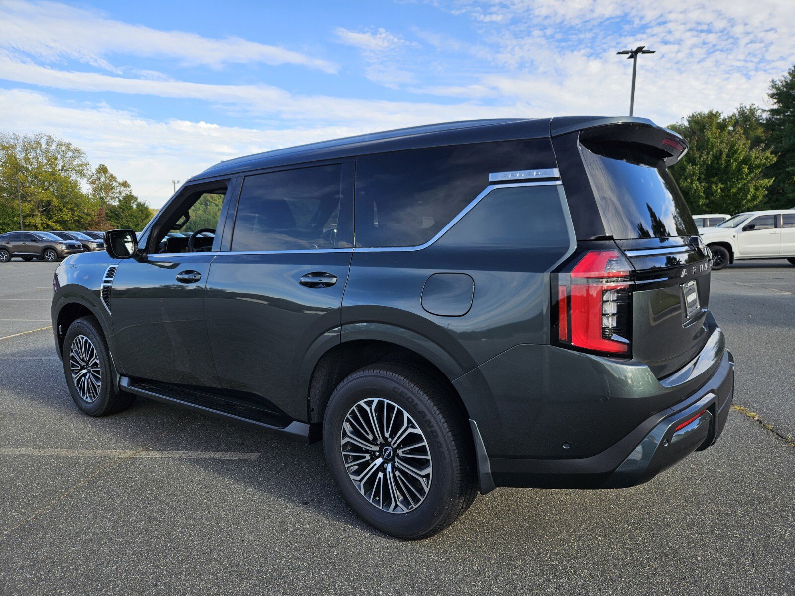 2026 Nissan Armada SL photo 3