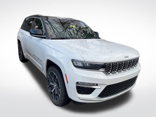 2022 Jeep Grand Cherokee Summit Reserve's photo