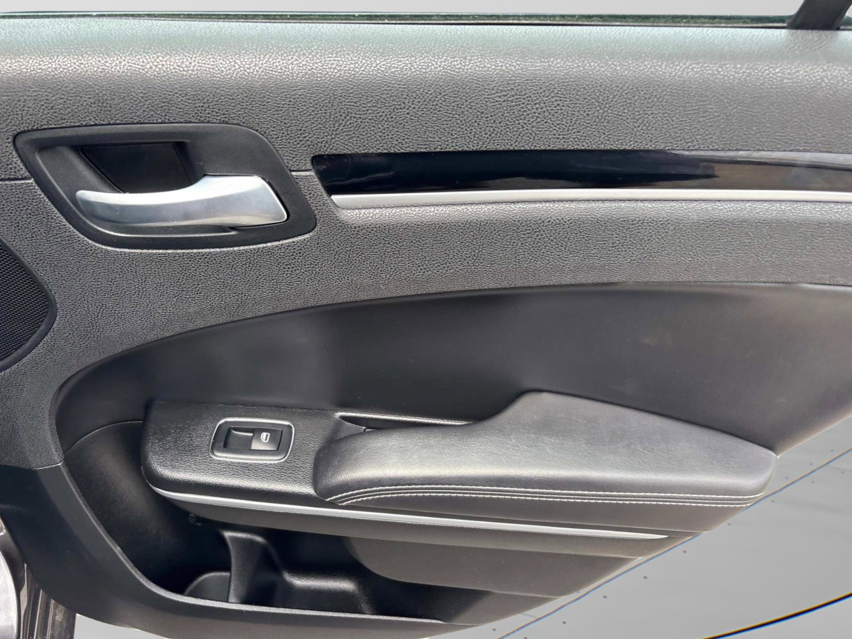 2022 Chrysler 300 S photo 30