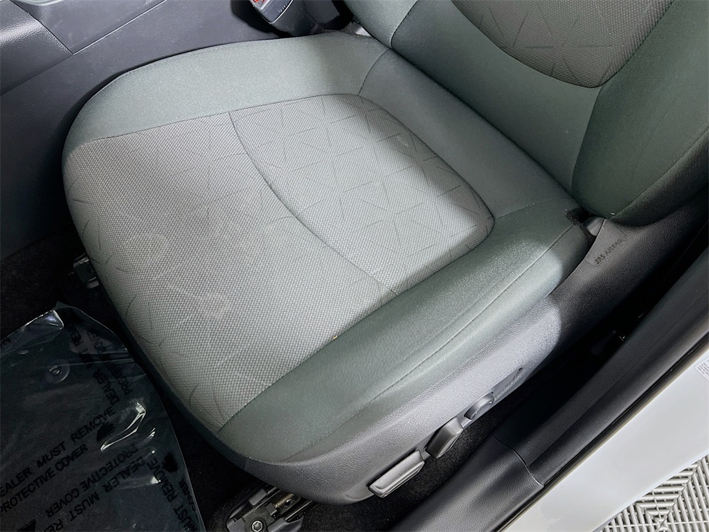 2024 Toyota RAV4 XLE photo 15