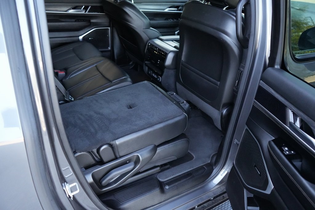 2024 Jeep Wagoneer L Series III photo 32