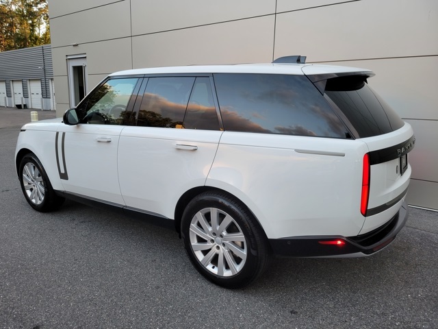 2025 Land Rover Range Rover SE photo 2