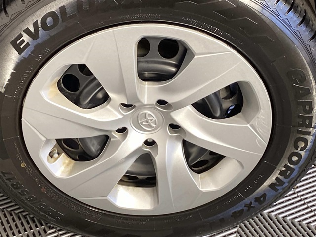 2021 Toyota RAV4 LE photo 26