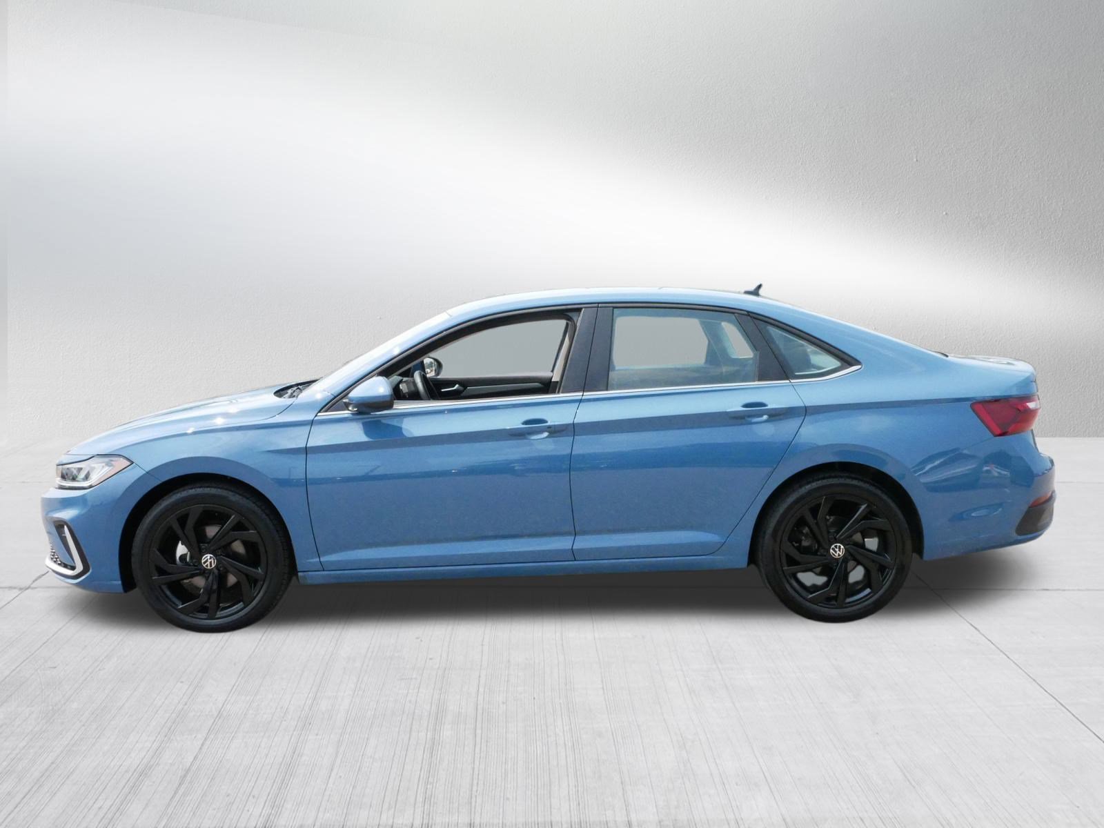 2025 Volkswagen Jetta SE photo 4