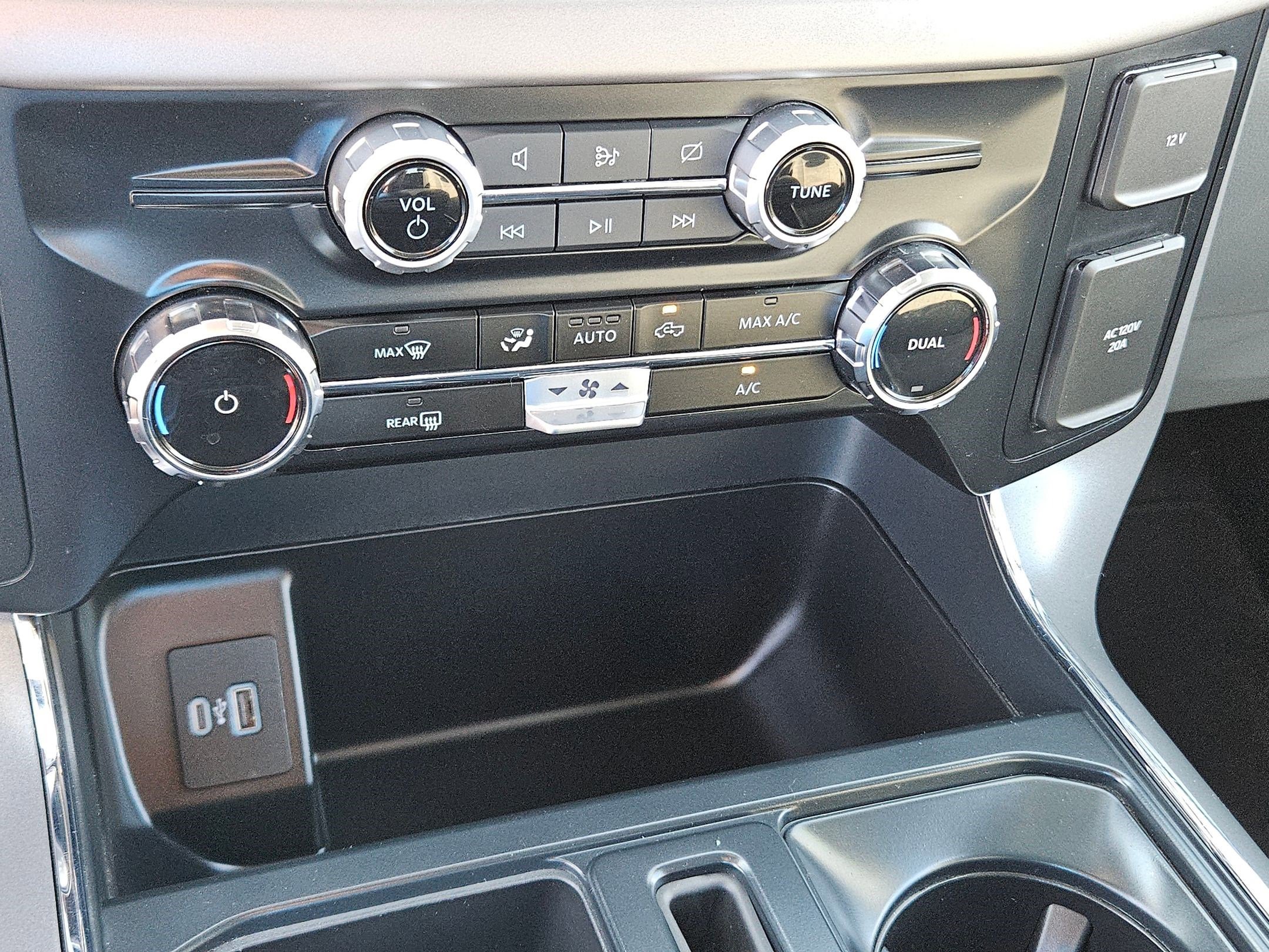 2024 Ford F-150 XLT photo 24