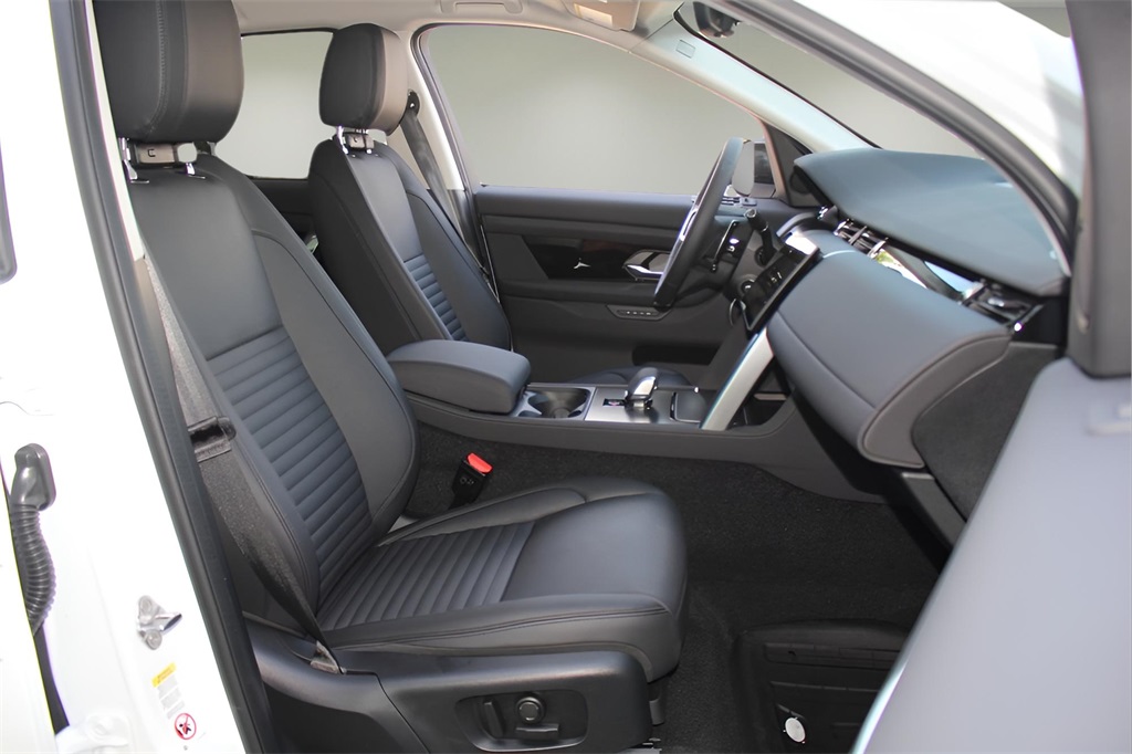 2025 Land Rover Discovery Sport S photo 16