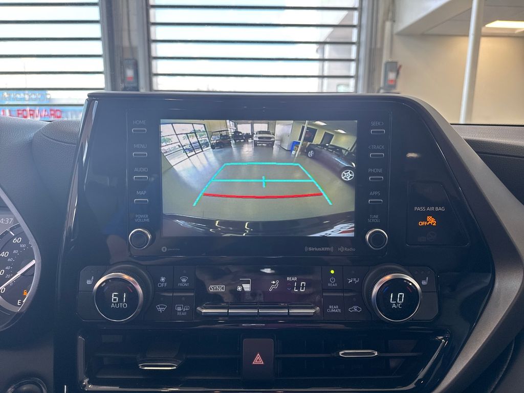 2022 Toyota Highlander XLE photo 20
