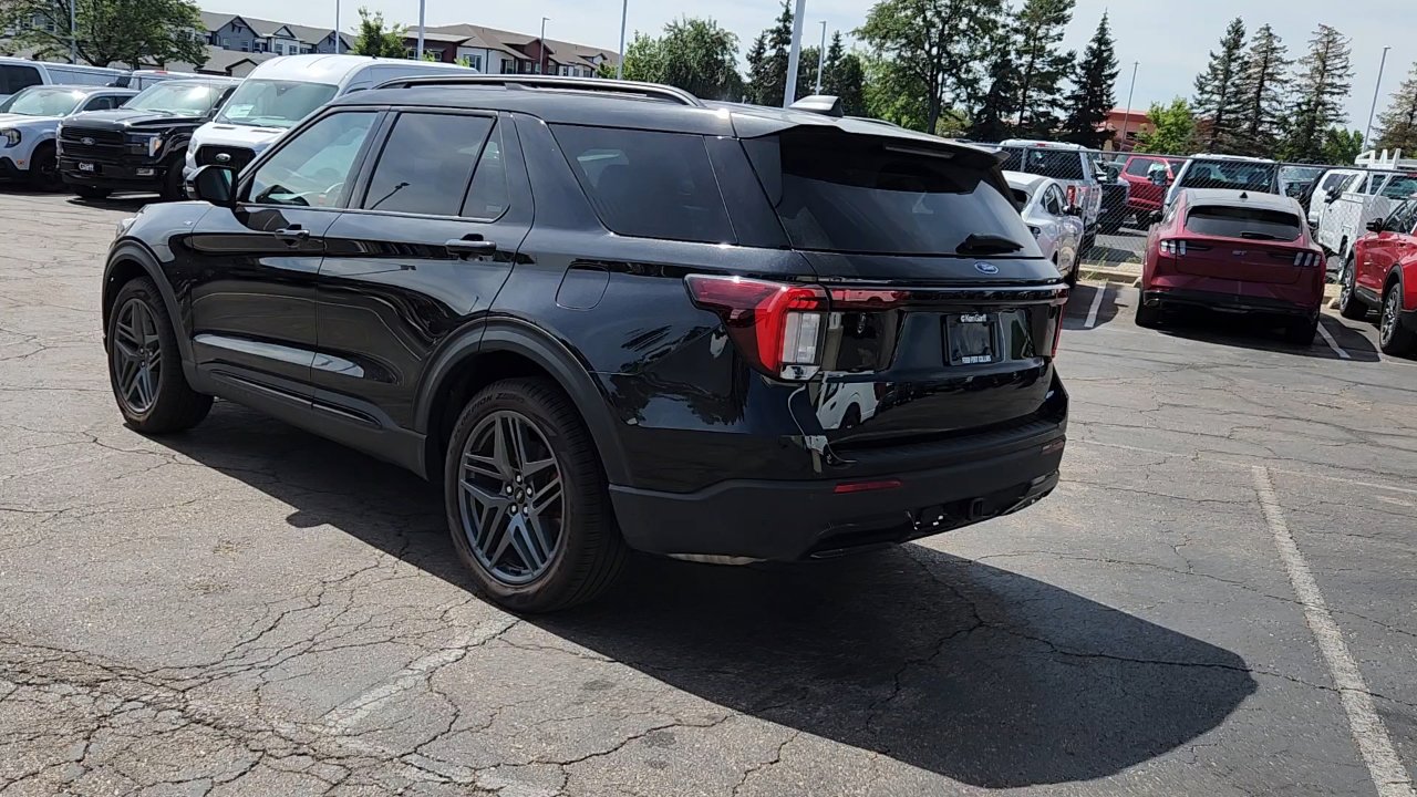 2025 Ford Explorer ST-Line photo 3