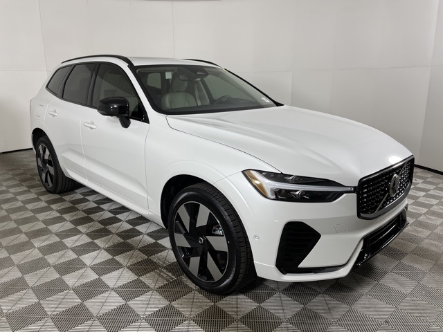 2024 Volvo XC60 Recharge T8 Plus photo 2