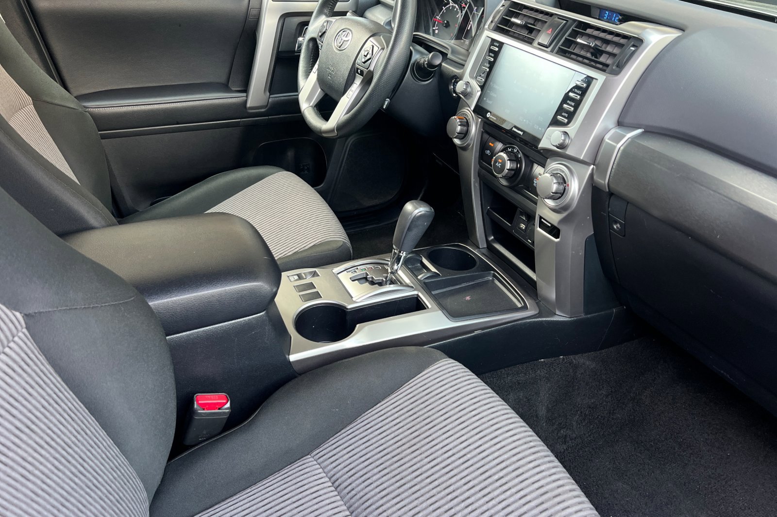 2022 Toyota 4Runner SR5 photo 16