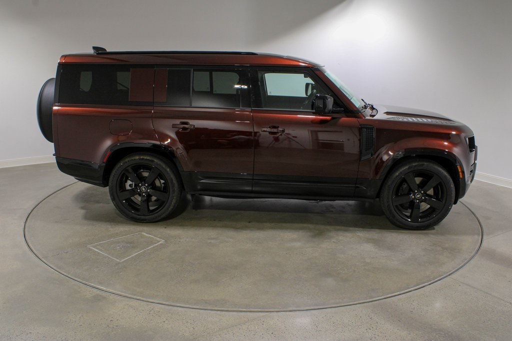 2025 Land Rover Defender 130 X-Dynamic SE photo 6