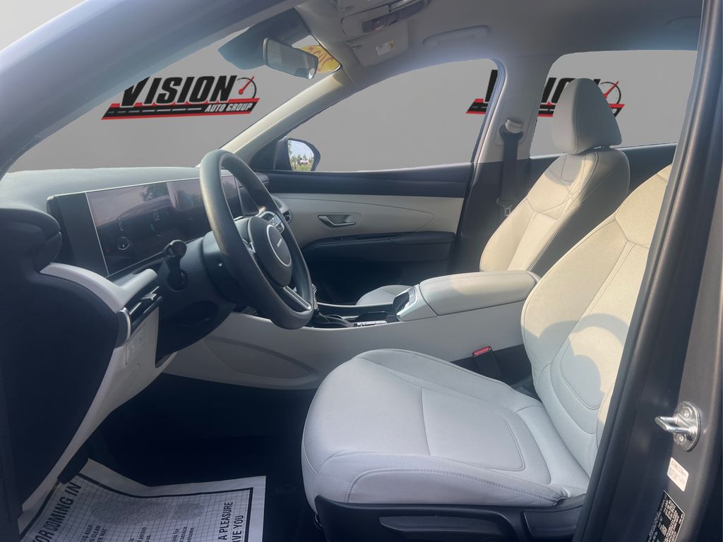 2025 Hyundai Tucson SE photo 9