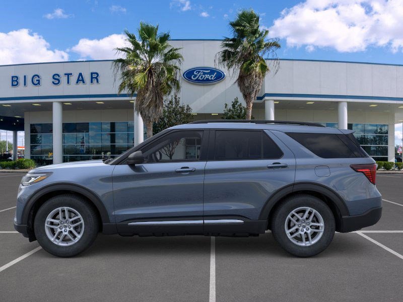 2025 Ford Explorer photo 2