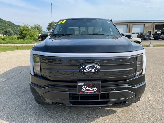 2025 Ford F-150 Lightning Platinum photo 2