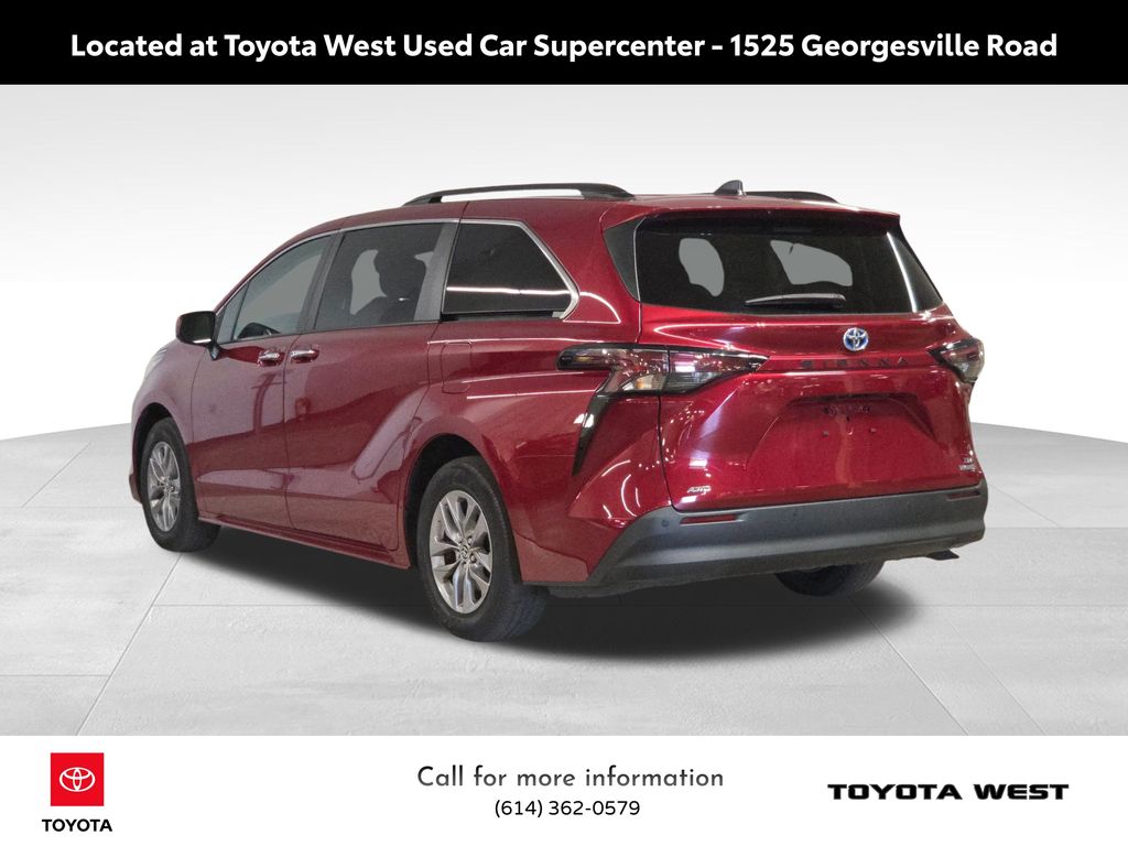 2023 Toyota Sienna XLE photo 7