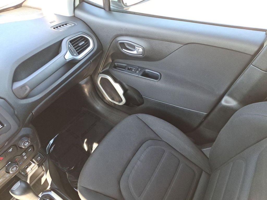 2018 Jeep Renegade Latitude North Edition photo 17