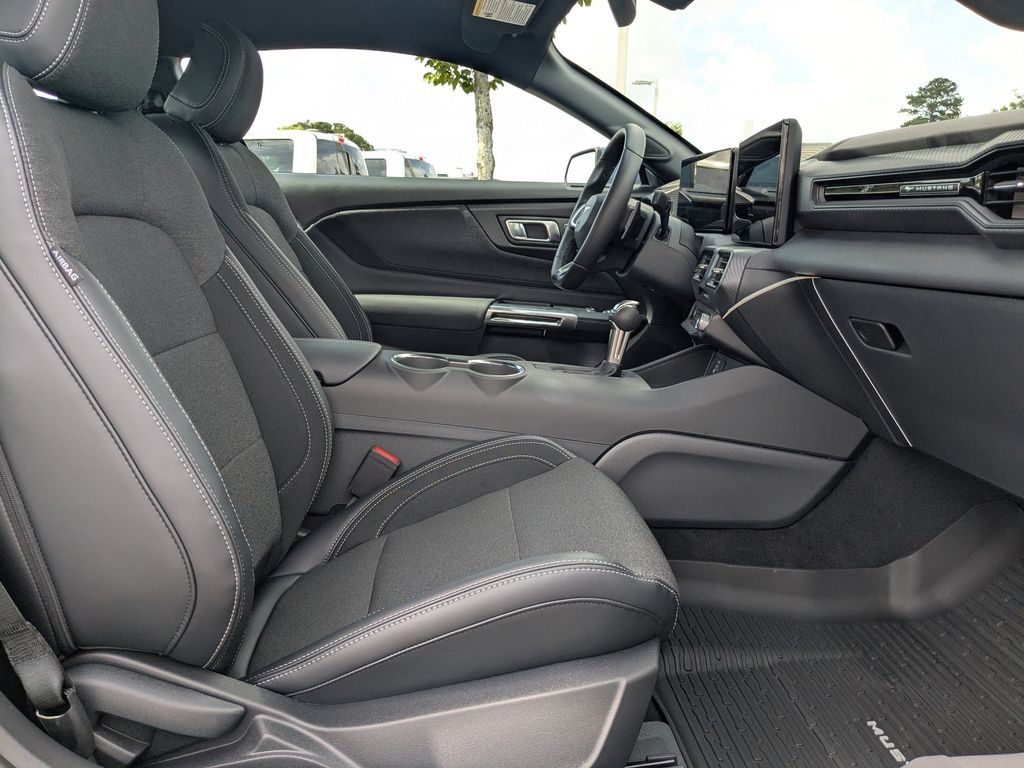2025 Ford Mustang GT photo 17