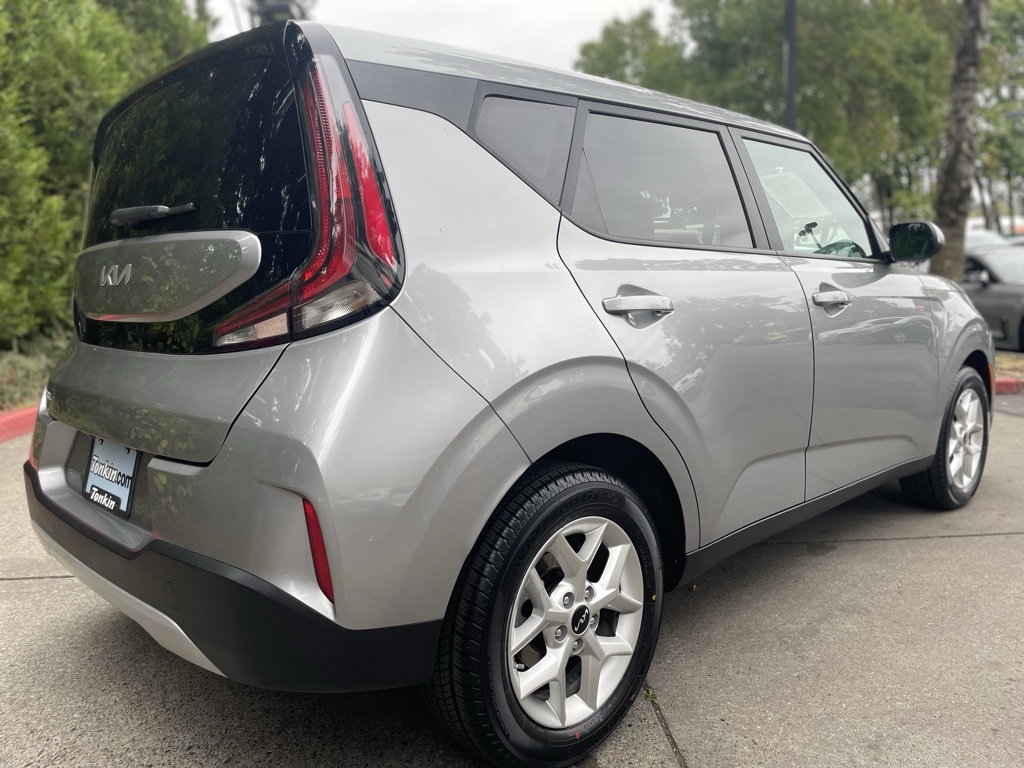 2023 Kia Soul LX photo 4