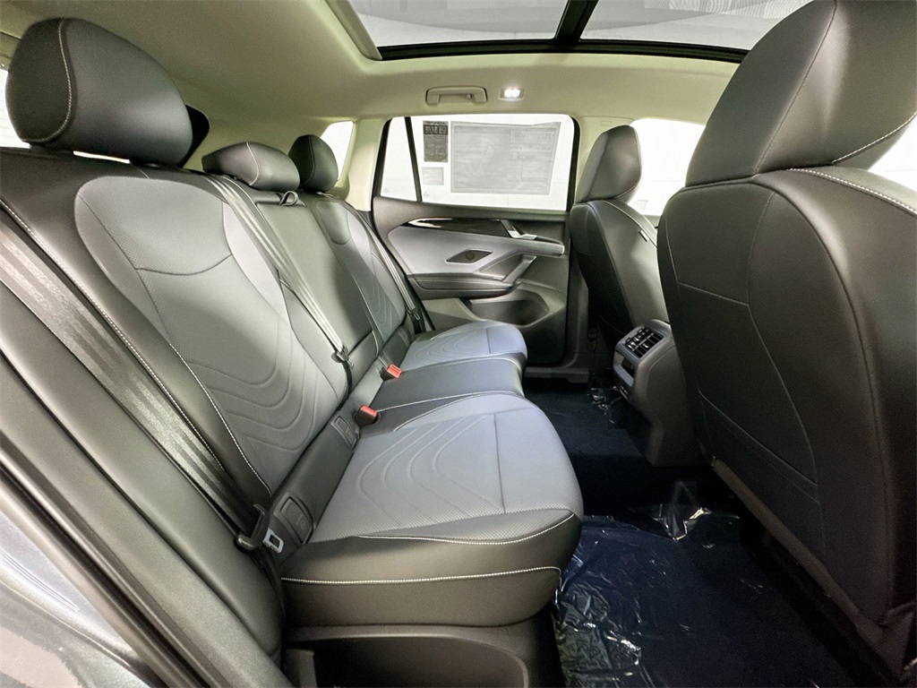 2025 Volkswagen Tiguan SE photo 16