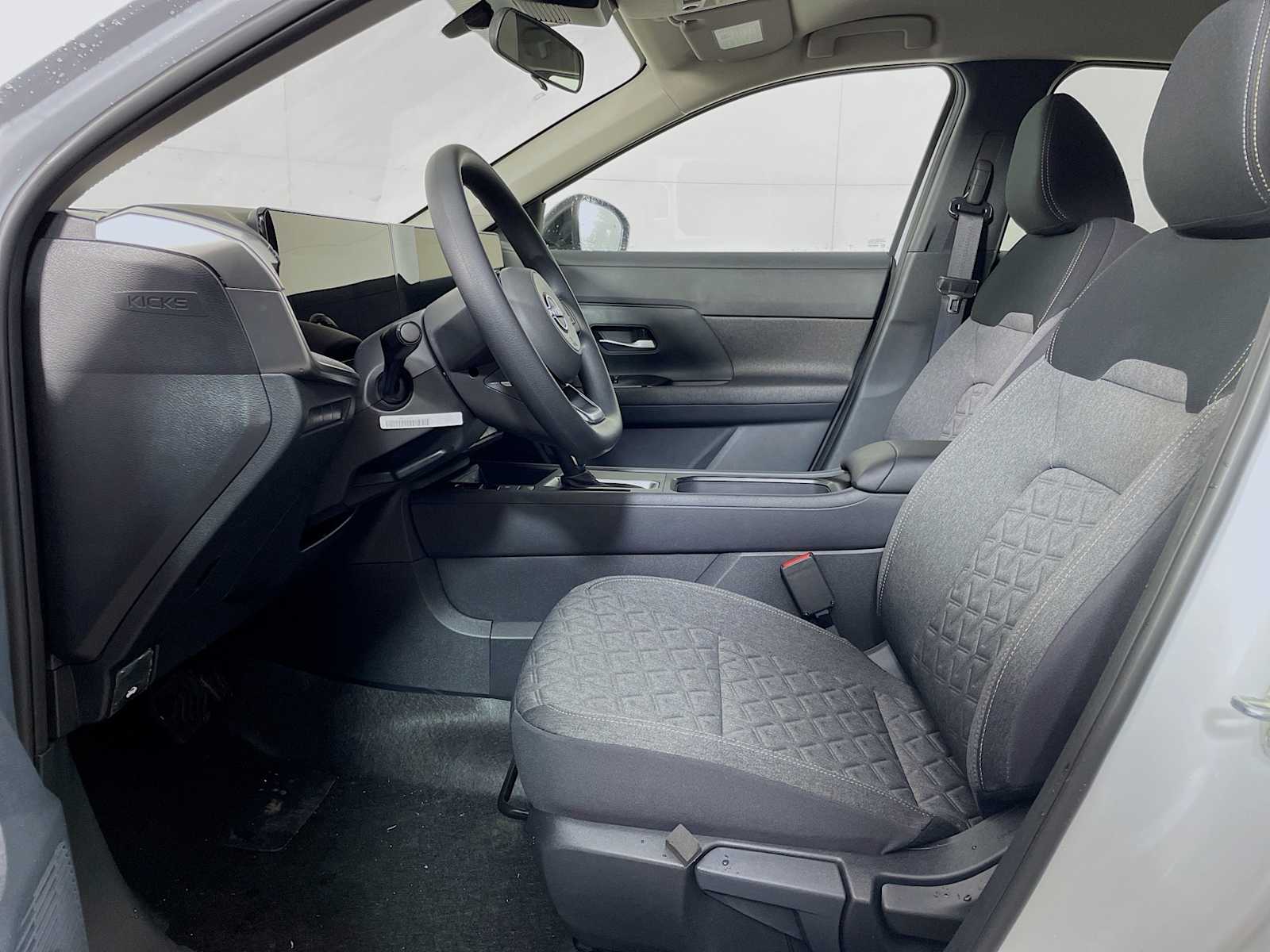 2026 Nissan Kicks SV photo 4