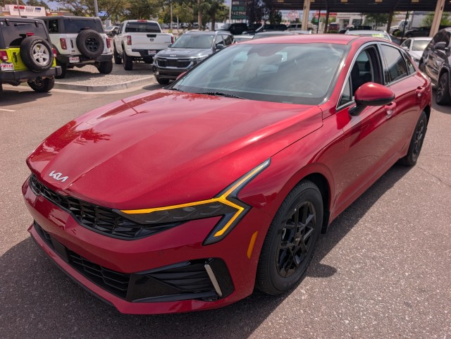 Used 2025 Runway Red Kia LXS image 4