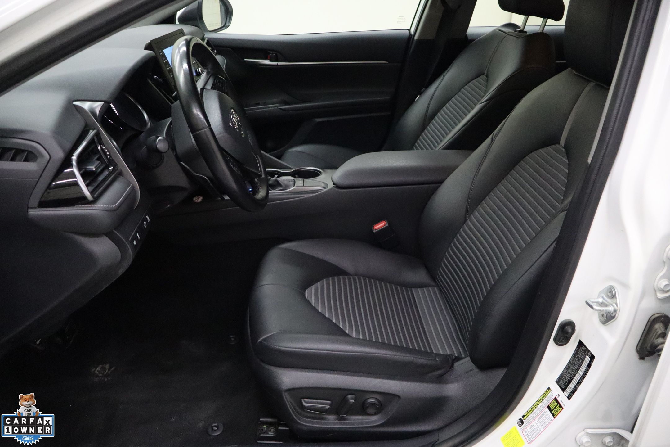 2023 Toyota Camry SE photo 9