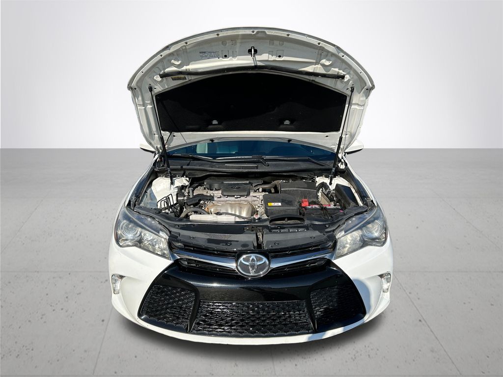 2017 Toyota Camry SE photo 4