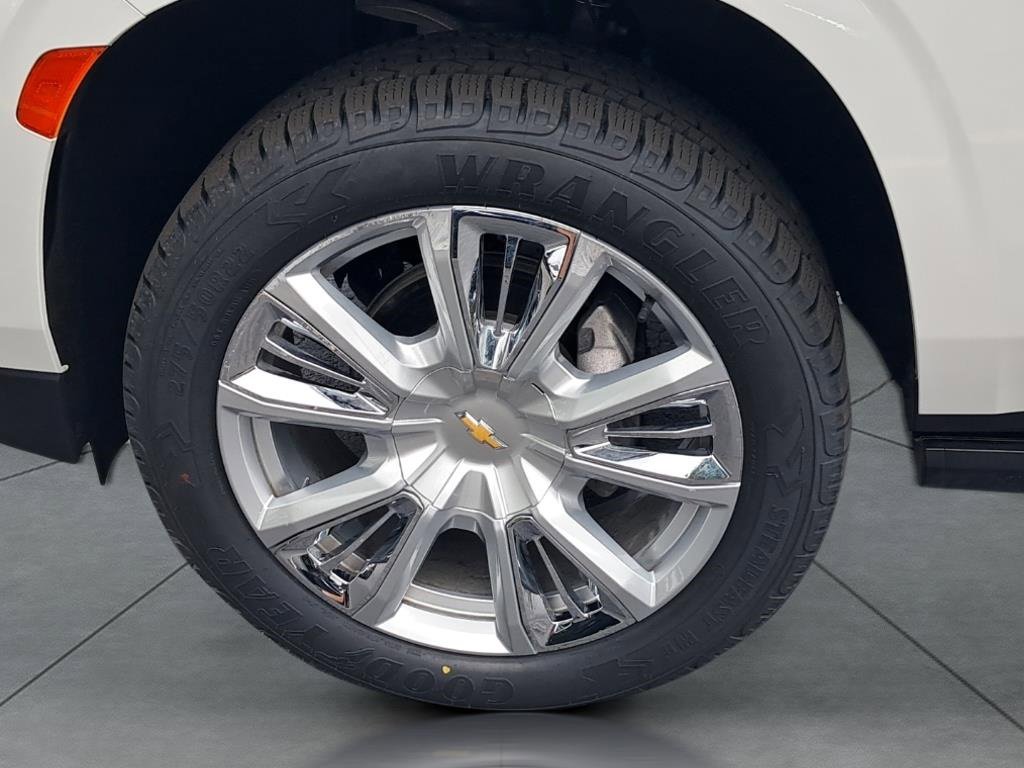 2023 Chevrolet Suburban High Country photo 5