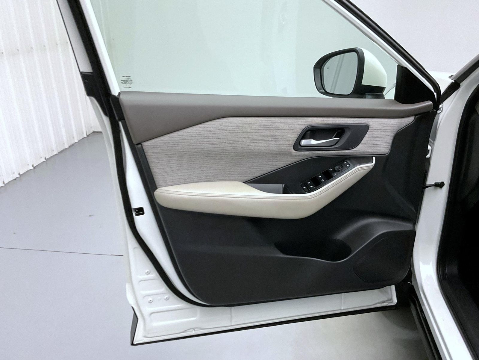 2022 Nissan Rogue SV photo 9