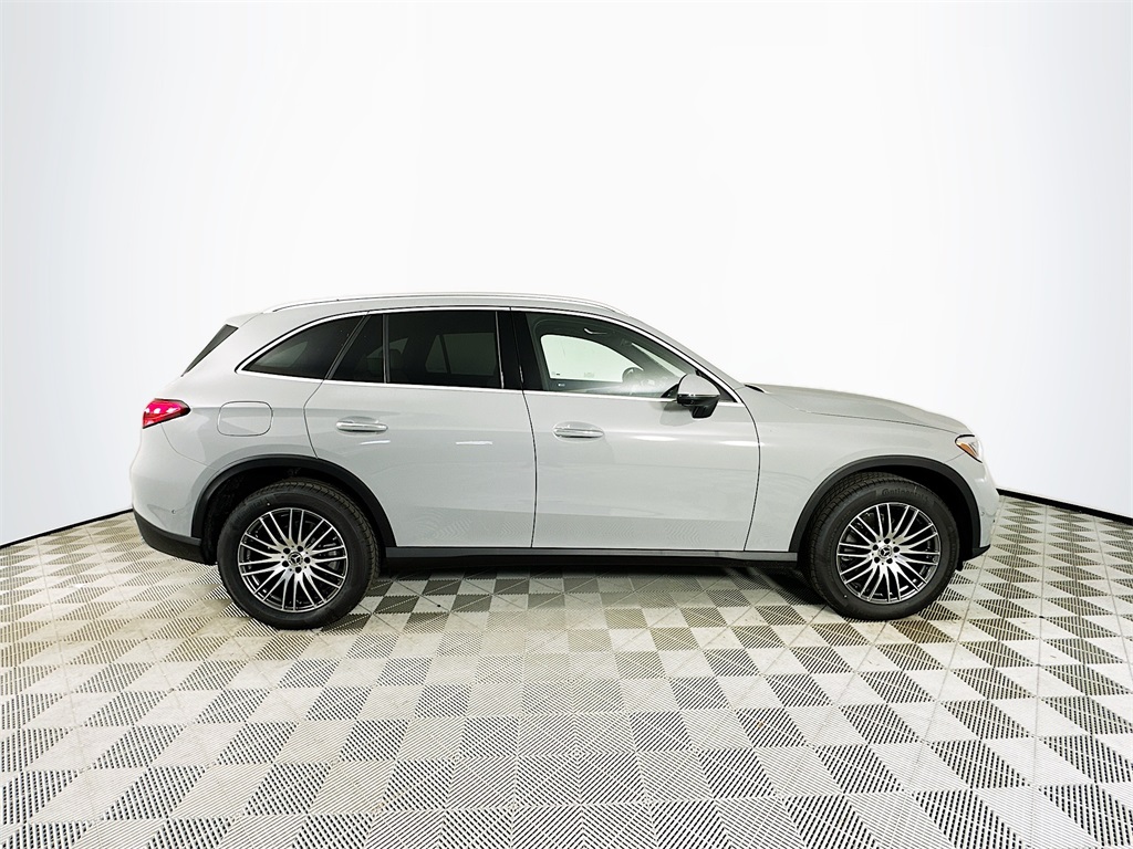 2026 Mercedes Benz GLC 300 photo 8