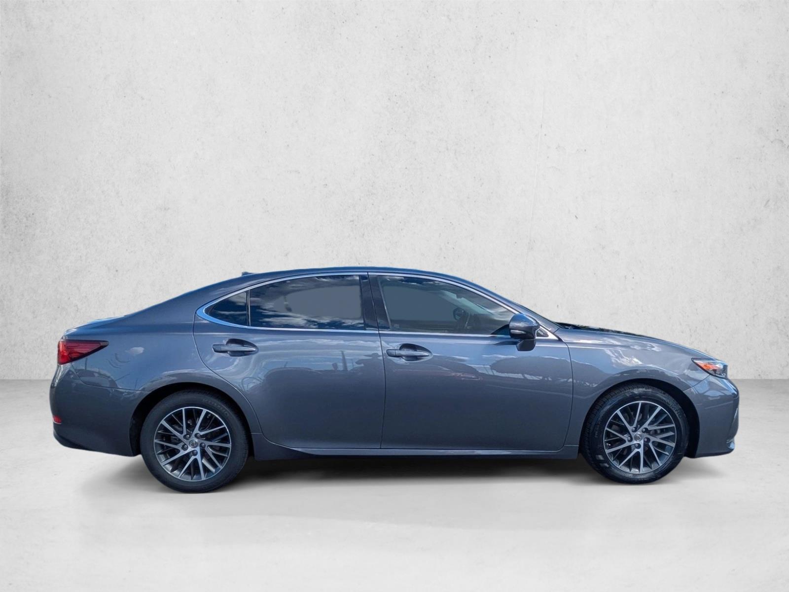 2016 Lexus ES 350 photo 4