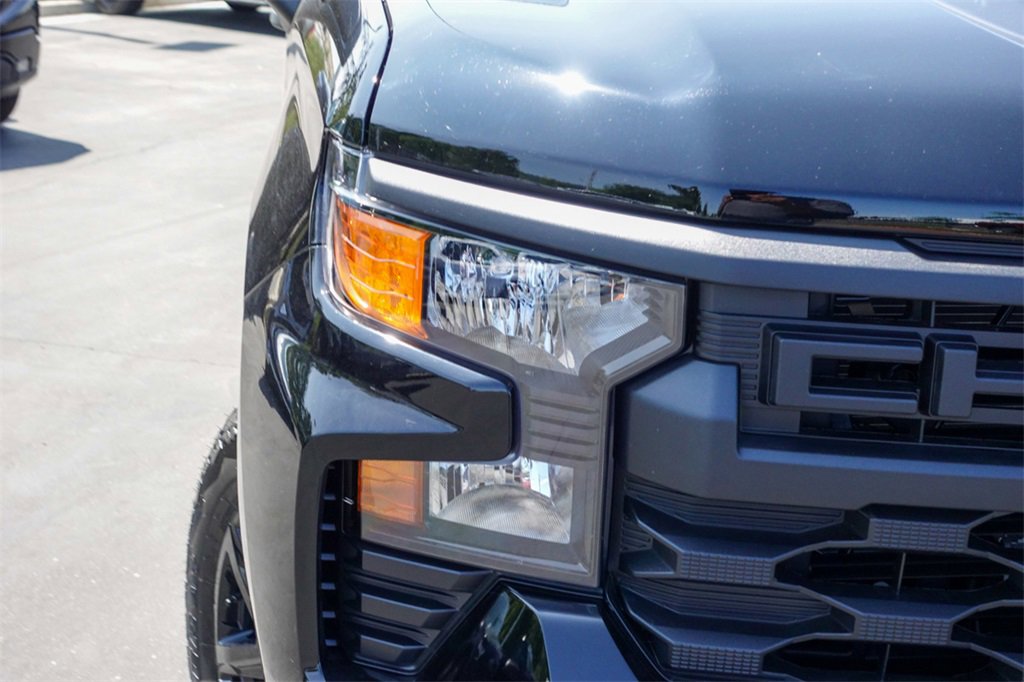 2025 Chevrolet Silverado 1500 Custom photo 3