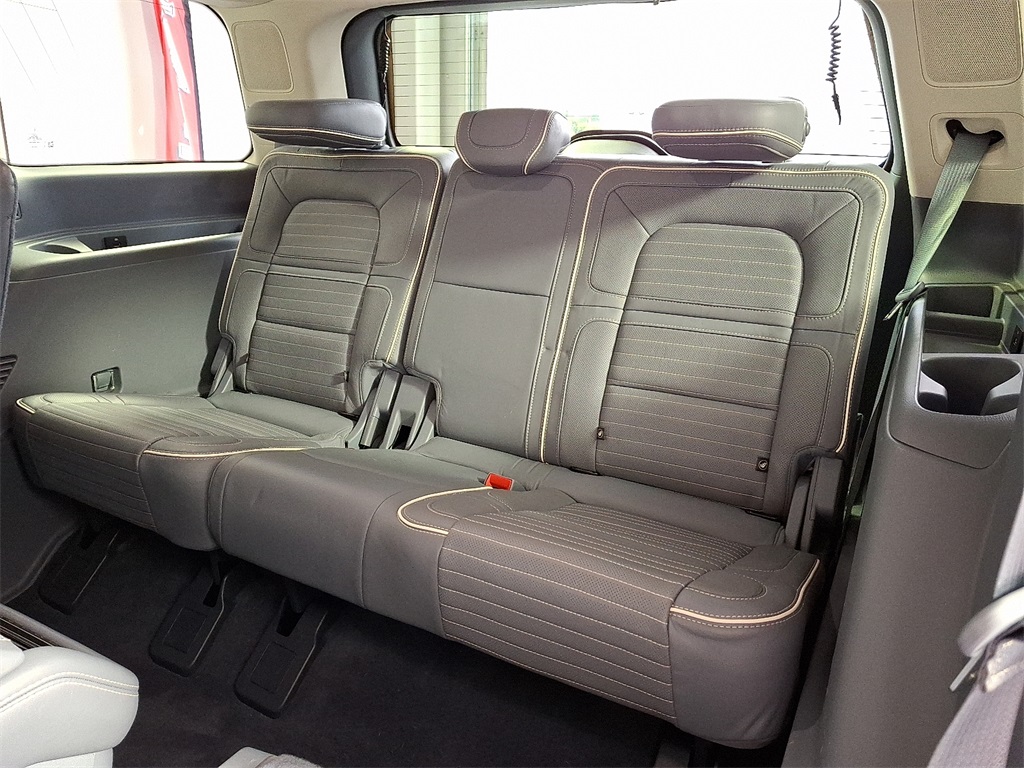 2019 Lincoln Navigator Black Label photo 9
