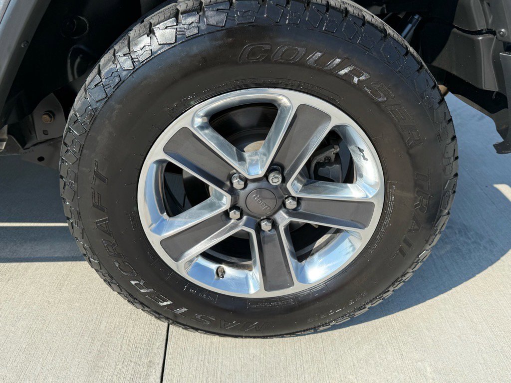 2020 Jeep Wrangler Unlimited Sahara photo 14